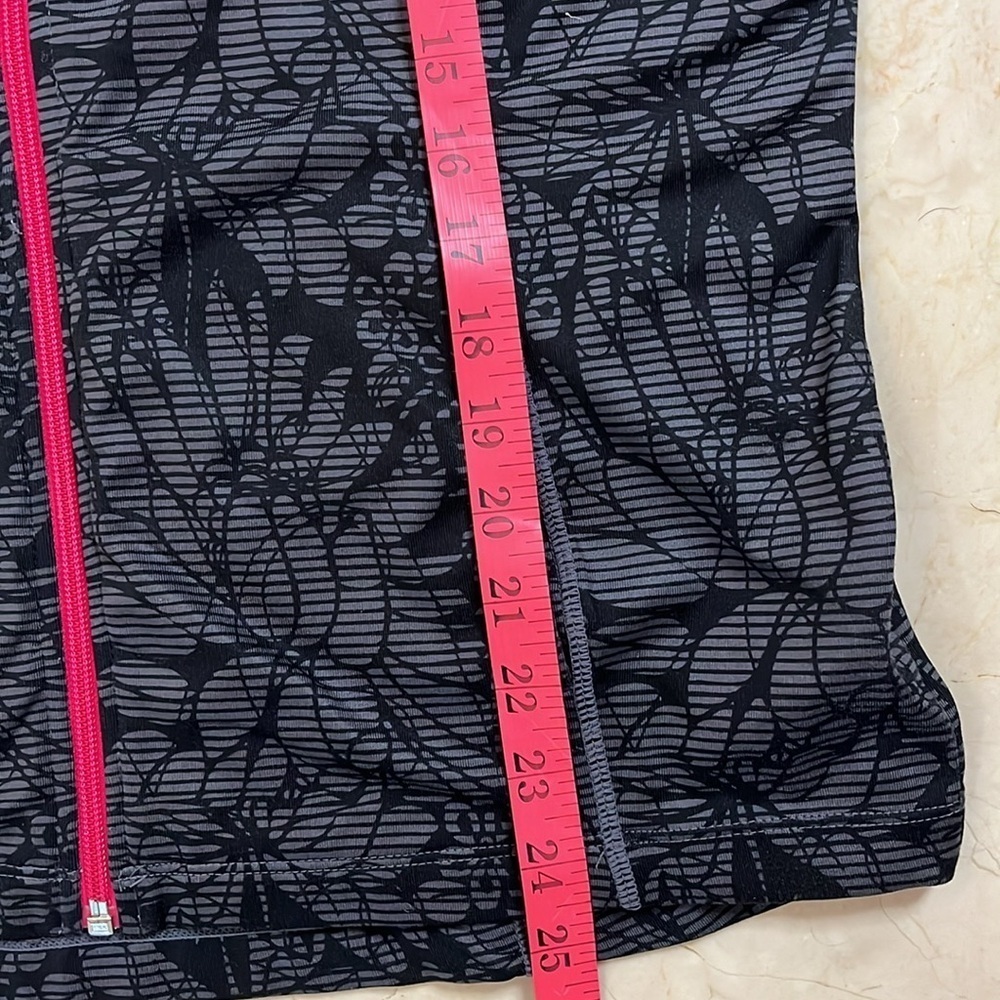 ⭐️ Mondetta floral patterned zip-up top- size medium - Picture 5 of 11